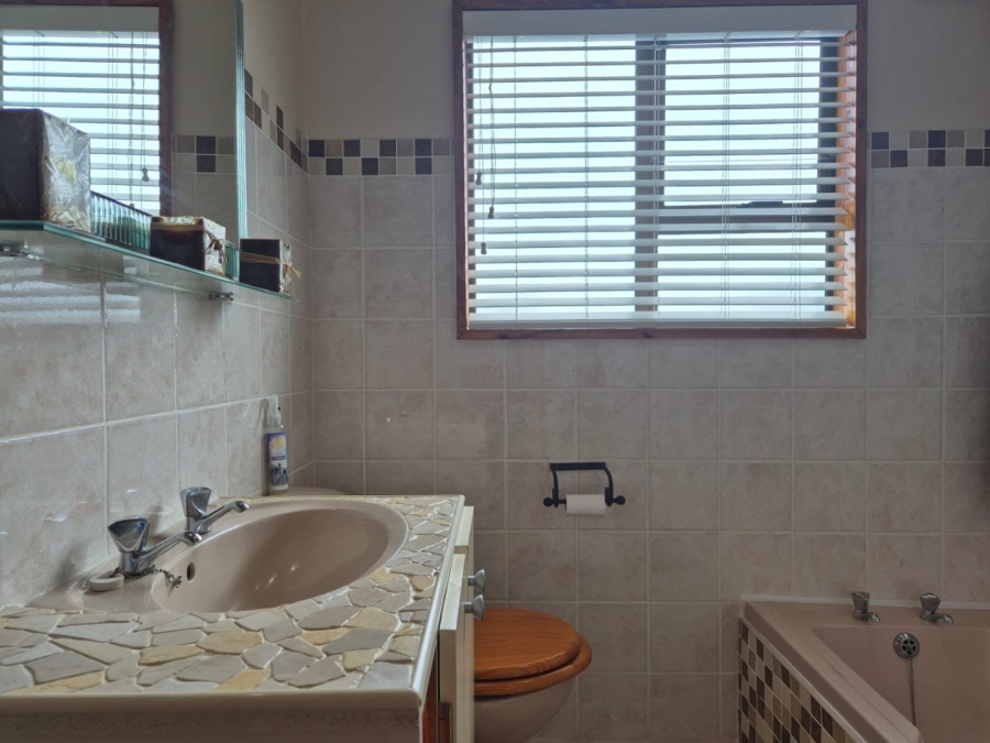 4 Bedroom Property for Sale in Stilbaai Wes Western Cape